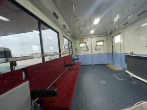 車椅子運搬車両