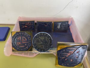 与那国空港のスタンプのウラ面。１つ１つがかなり大きい