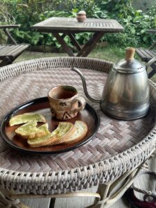 長命草のラスクと紅茶