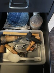 引出しに入っている台所の小物