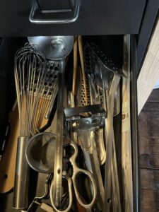 引出しに入っている台所の小物