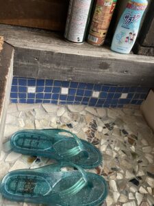 台所から土間に出るときの段差を撮影