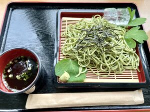 レストランで食べた長命草いりのざるそば