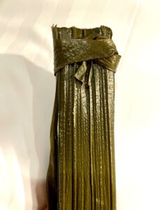 私が実際に買った土産その３　「クバ餅」　皮をむく前